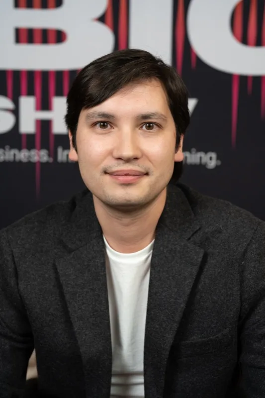 Alexander Lee headshot